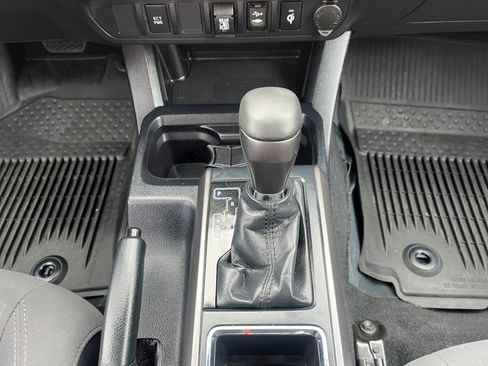 Used 2019 Toyota Tacoma TRD Off-Road image 19