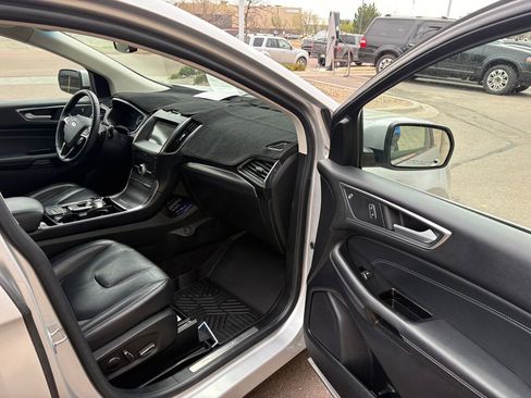 Used 2019 Ford Edge Titanium image 29