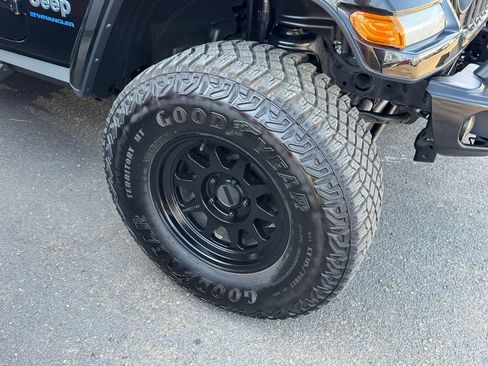 Used 2024 Jeep Wrangler Unlimited AWD/4WD image 15