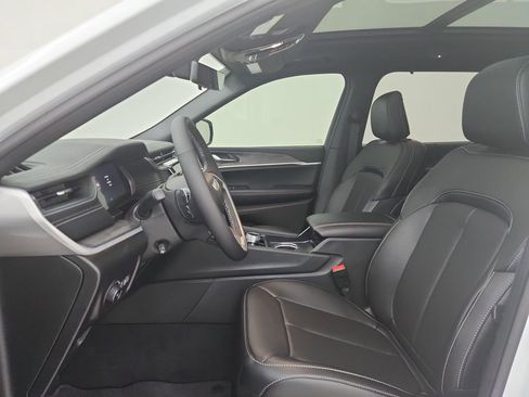 New 2025 Jeep Grand Cherokee L Limited w/ Luxury Tech Group II image 19