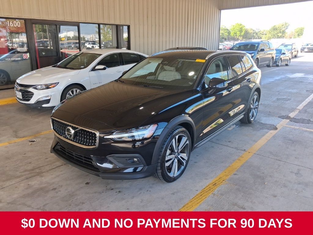 Used 2025 Volvo V60 B5 Cross Country Plus AWD/4WD image 1