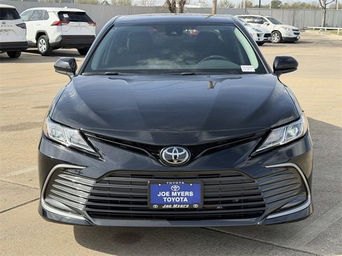 Used 2023 Toyota Camry LE image 3