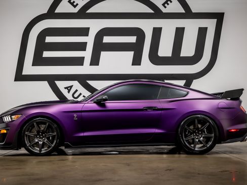 Used 2020 Ford Mustang Shelby GT500 w/ Carbon Fiber Track Pack RWD image 6