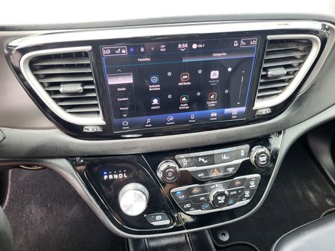 Used 2025 Chrysler Pacifica Select FWD image 19