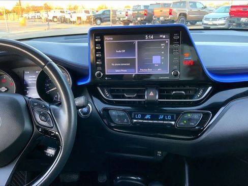 Used 2022 Toyota C-HR XLE image 6