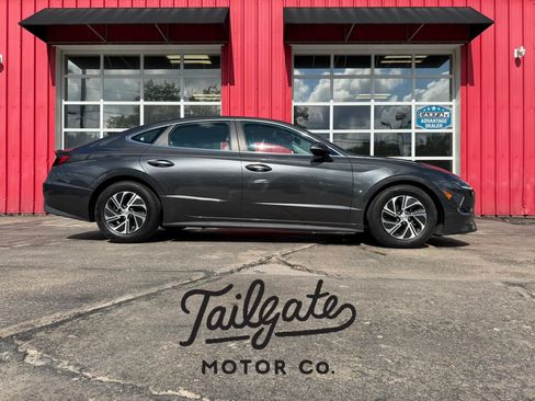 Used 2021 Hyundai Sonata Blue FWD image 1