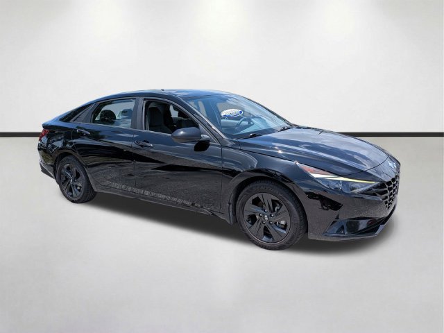 Used 2023 Hyundai Elantra SEL FWD image 2