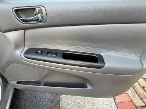 Used 2005 Toyota Camry LE image 26