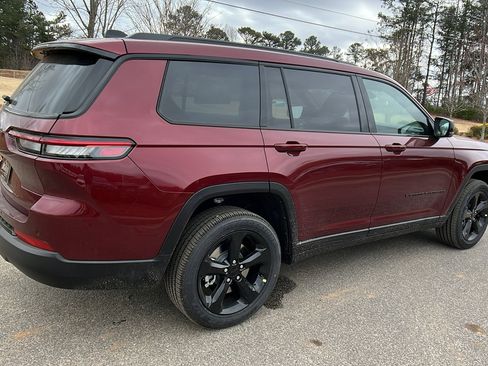 New 2025 Jeep Grand Cherokee L Altitude image 8