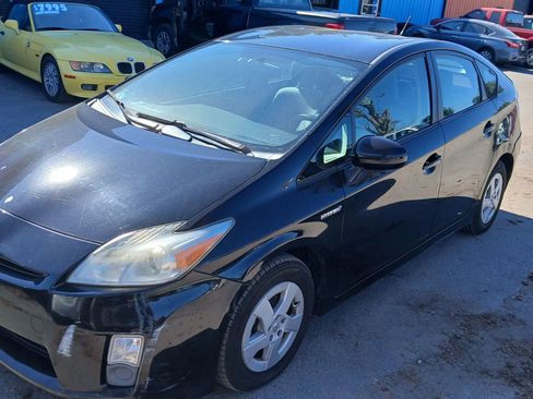 Used 2010 Toyota Prius Three image 2