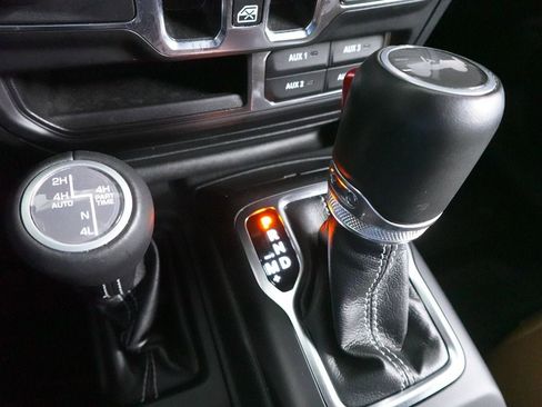 Used 2023 Jeep Wrangler Unlimited Sahara w/ Cold Weather Group image 27