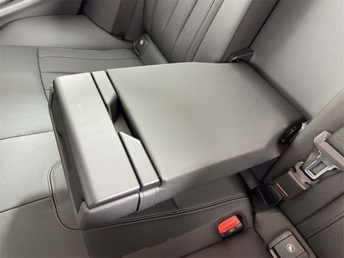 Used 2022 BMW 530i xDrive 530i xDrive w/ Convenience Package image 34