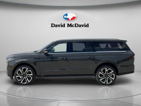 New 2026 Lincoln Navigator L Black Label AWD/4WD image 4
