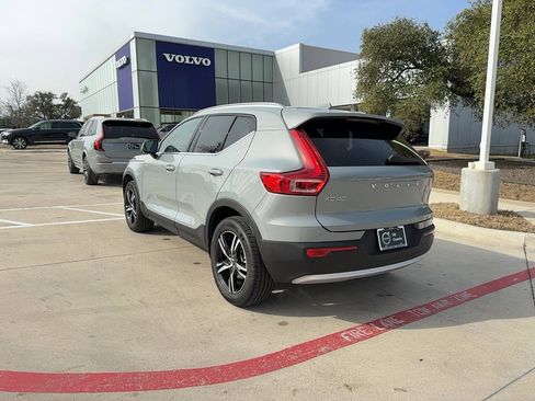 Certified 2025 Volvo XC40 B5 Core image 4