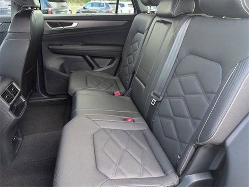 Used 2024 Volkswagen Atlas Cross Sport SE image 26