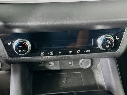 Used 2024 Mitsubishi Outlander SE FWD image 23