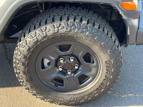 Used 2018 Jeep Wrangler Unlimited Sport image 11