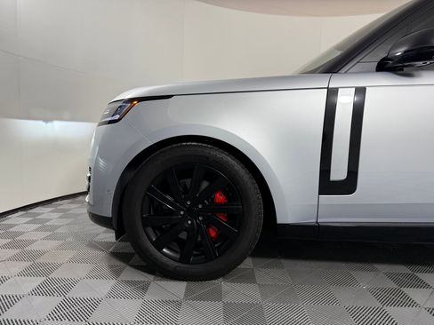 Used 2024 Land Rover Range Rover Long Wheelbase SE image 11