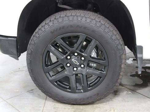 Used 2025 Chevrolet Silverado 1500 LT Trail Boss w/ LT Trail Boss Premium Package AWD/4WD image 23
