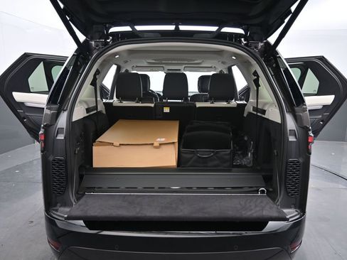 New 2025 Land Rover Discovery Dynamic SE AWD/4WD image 14