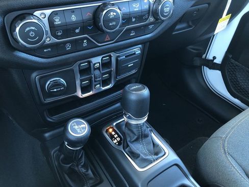 New 2026 Jeep Gladiator Sport AWD/4WD image 18