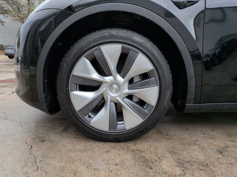 Used 2023 Tesla Model Y Long Range image 13