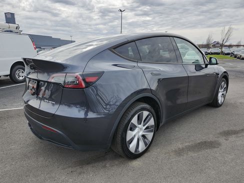 Used 2024 Tesla Model Y Long Range image 17