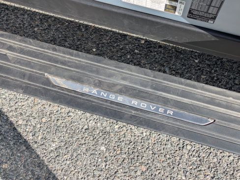 Used 2023 Land Rover Range Rover Long Wheelbase SE image 15