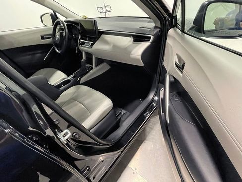 Used 2024 Toyota Corolla Cross L FWD image 24