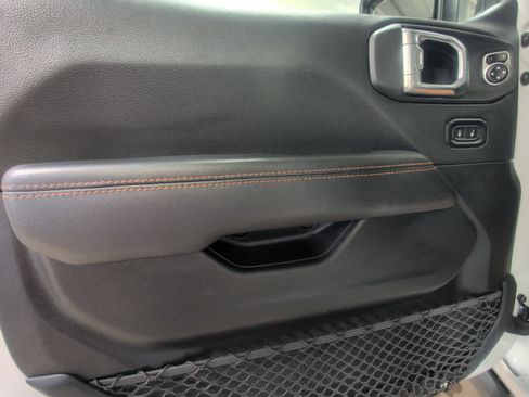 Used 2021 Jeep Gladiator Mojave w/ Dual Top Group image 17