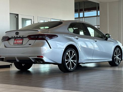 Certified 2018 Toyota Camry SE FWD image 4