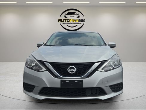 Used 2019 Nissan Sentra S w/ Appearance Package FWD image 2