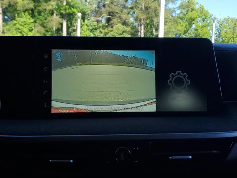 Used 2025 Nissan Kicks SV FWD image 24