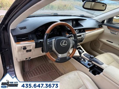 Used 2013 Lexus ES 300h w/ Luxury Pkg FWD image 16
