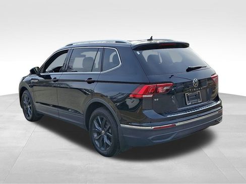 Used 2024 Volkswagen Tiguan SE w/ Panoramic Sunroof Package image 4