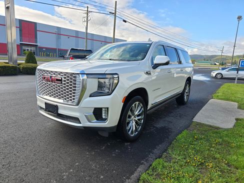 Used 2022 GMC Yukon XL Denali w/ Denali Ultimate Package AWD/4WD image 8