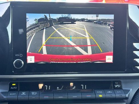 Used 2025 Toyota Camry SE image 21