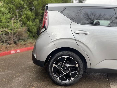 Certified 2023 Kia Soul EX image 4