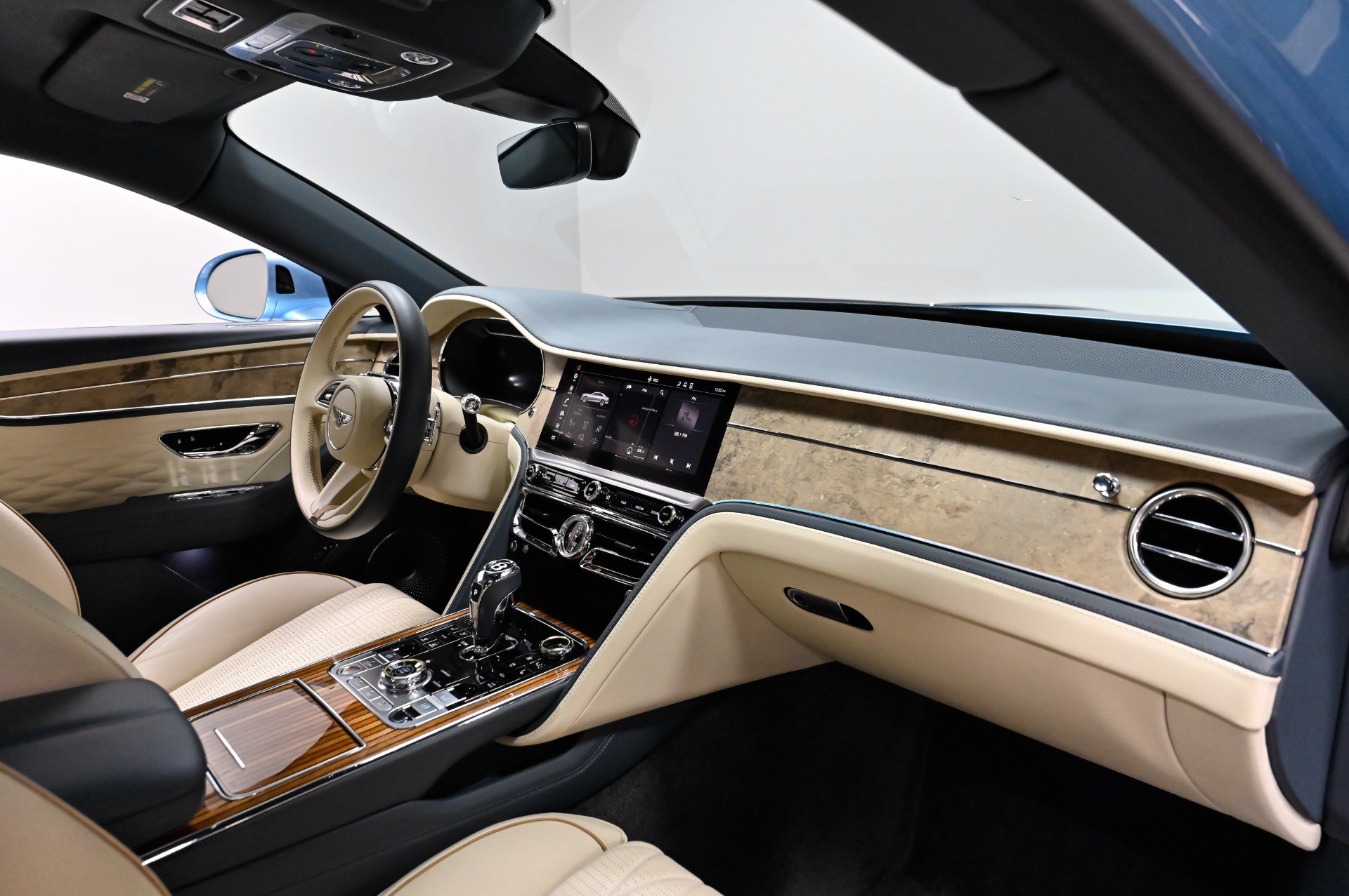 Used 2022 Bentley Flying Spur V8 AWD/4WD image 56