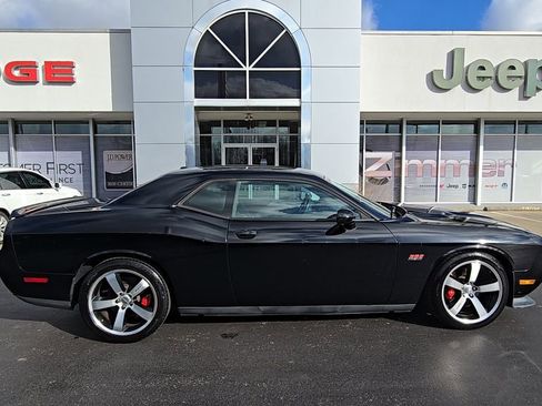 Used 2012 Dodge Challenger SRT8 w/ Premium Sound Group image 9