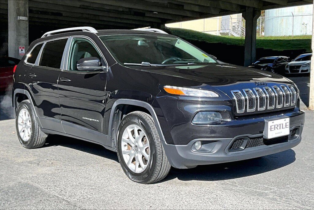 Used 2016 Jeep Cherokee Latitude w/ Safety/Convenience Group AWD/4WD image 18