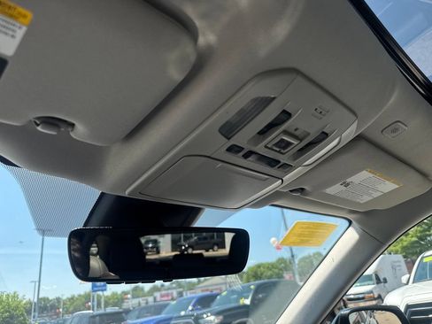 Used 2023 Toyota Highlander XLE AWD/4WD image 29