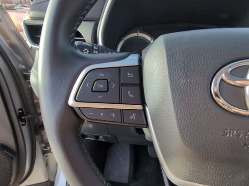 Used 2024 Toyota Highlander XLE image 14