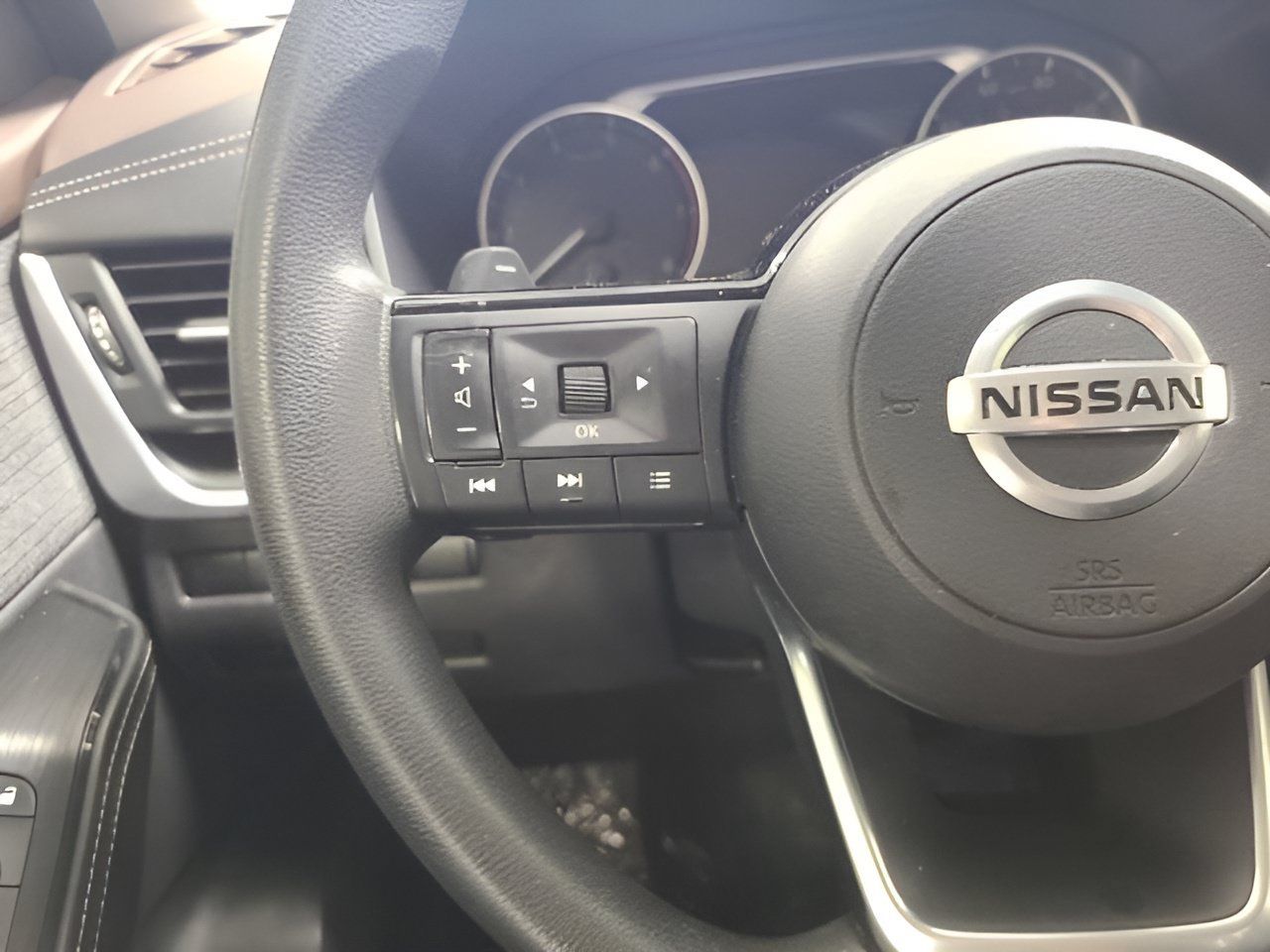 Used 2021 Nissan Rogue S AWD/4WD image 24