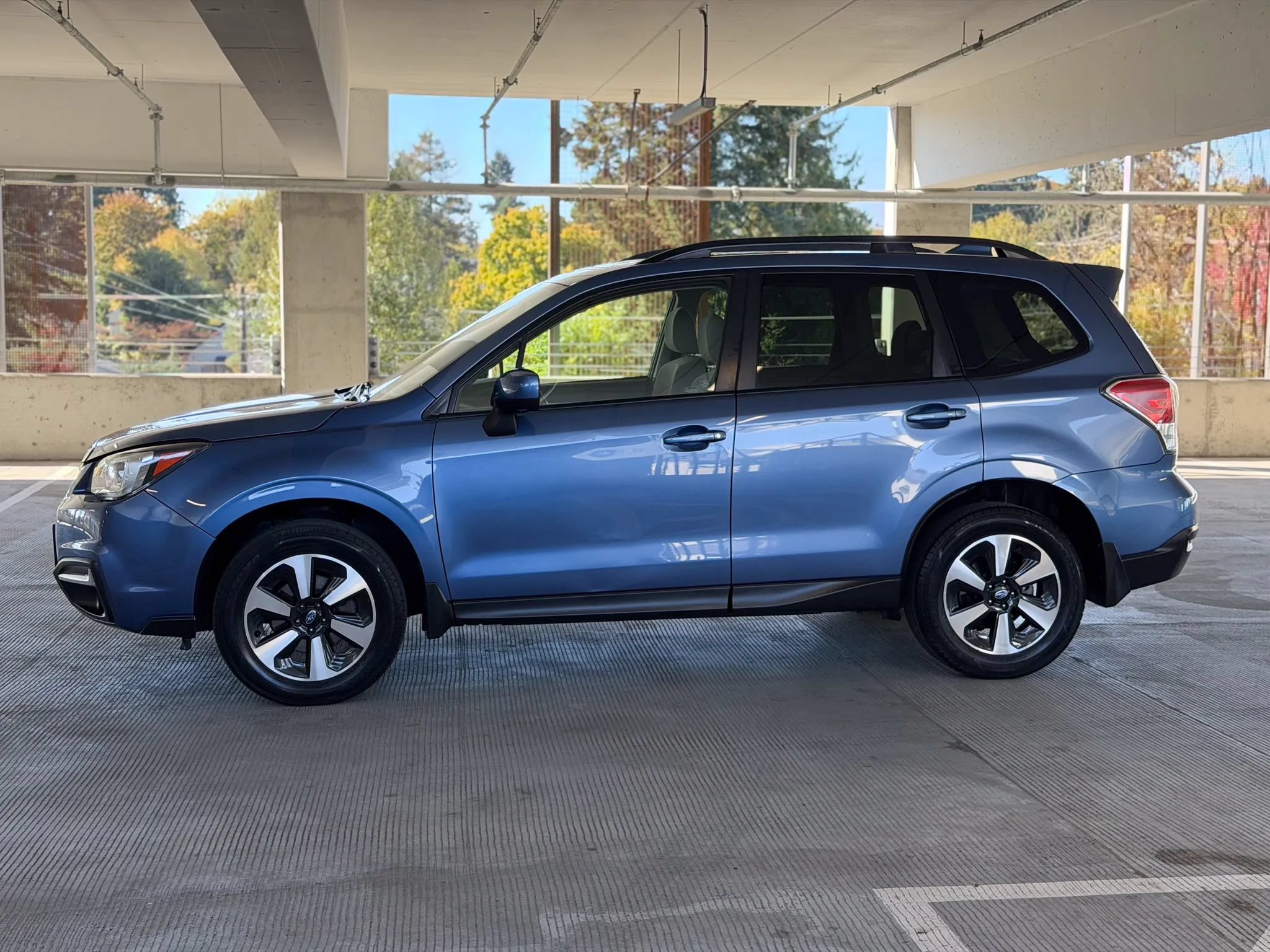 Used 2017 Subaru Forester 2.5i Premium w/ All-Weather Package AWD/4WD image 8