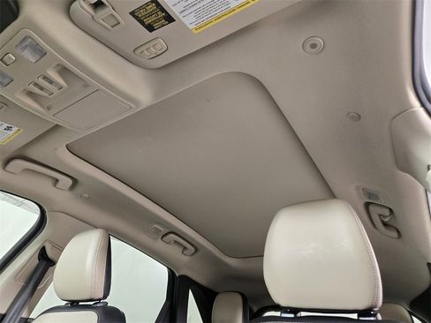 Used 2020 Ford Escape Titanium image 15