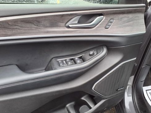 Used 2022 Jeep Grand Cherokee Limited image 12