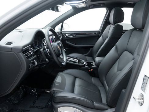 Used 2023 Porsche Macan AWD/4WD image 48