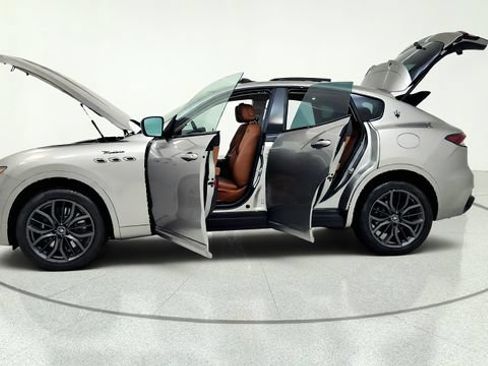 Used 2022 Maserati Levante Modena AWD/4WD image 15
