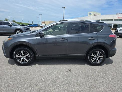 Used 2016 Toyota RAV4 XLE FWD image 2